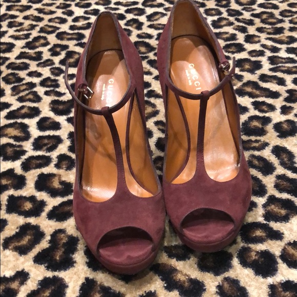 Gucci Suede T-Strap Peep Toes - Picture 1 of 6